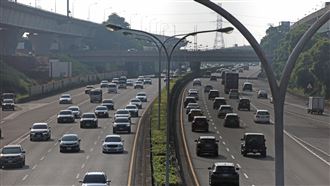 連假收假日估北返車潮湧現  11路段恐壅塞