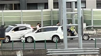 台74線3車撞成團！36歲女左眼角受傷送醫