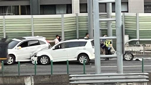 台74線3車撞成團！36歲女左眼角受傷送醫