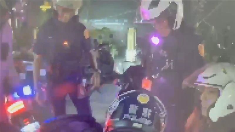 台北市中山區林森北路今(28日)凌晨一名范姓男子和友人發生口角糾紛。(圖/翻攝畫面)