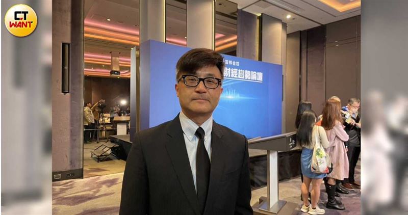 第四季為企業營收獲利最後衝刺期,為業界所稱旺季,台股大盤再創新高機率高。圖為富邦投顧董事長陳奕光。(圖/李蕙璇攝)
