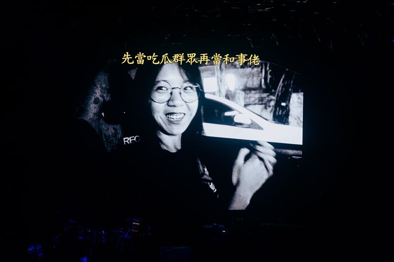 溫蒂漫步爆發衝突,曾妮笑認「先當吃瓜群眾」。(圖/睦木文化提供)