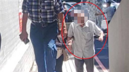 60歲男陳屍公車3天！老父現身殯儀館相驗