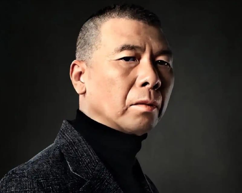 馮小剛近日接受採訪時,自曝不用AI、不看短劇,更不去電影院。(圖/翻攝自微博)