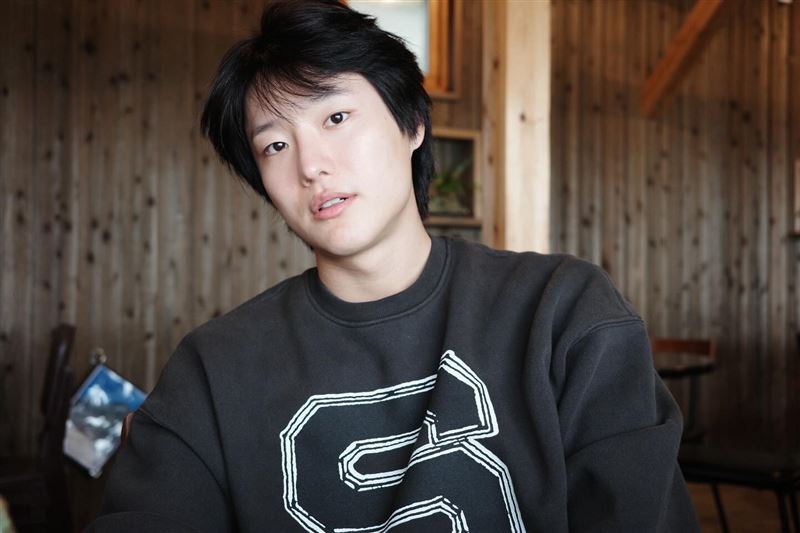 WOODZ(曹承衍)親自開直播澄清自己早已婉拒出演《玉子》。(圖/翻攝自IG @woodz_dnwm)