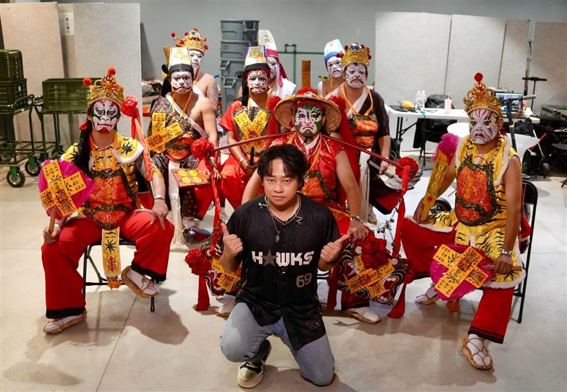 賴銘偉將家將與現代表演結合,提升大眾接受度。(圖/大溪鳳山寺廣澤宮提供)