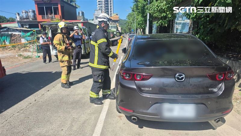 情侶受困車內雙亡。(圖/翻攝畫面)