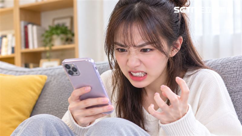 LINE今年初大改版後,不少人都遇到LINE很卡頓的問題,先不用急著換手機,因為在LINE9月30日刪除VOOM功能後,極有可能獲得大幅度改善。(AI圖/記者陳韋帆製)