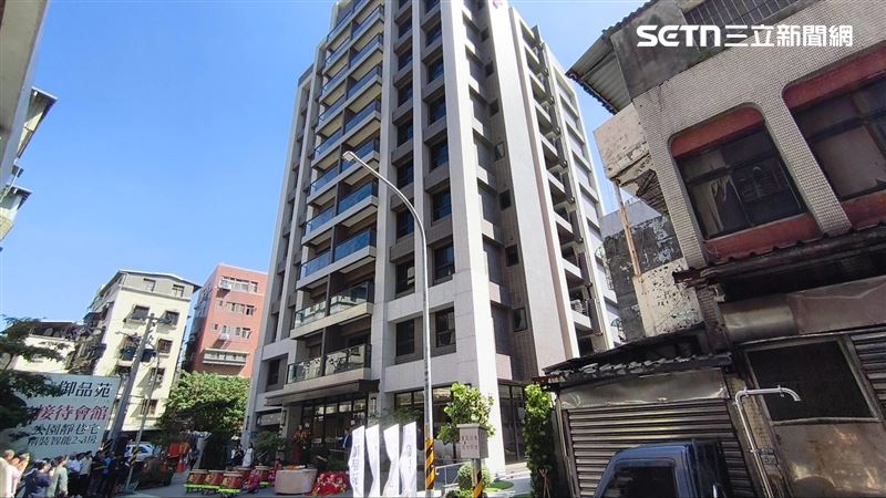 「御品苑」每坪開價58萬至60萬元,陳裕豐表示,實際銷況,要等開賣一陣子才能知道。(圖/記者陳韋帆攝影)
