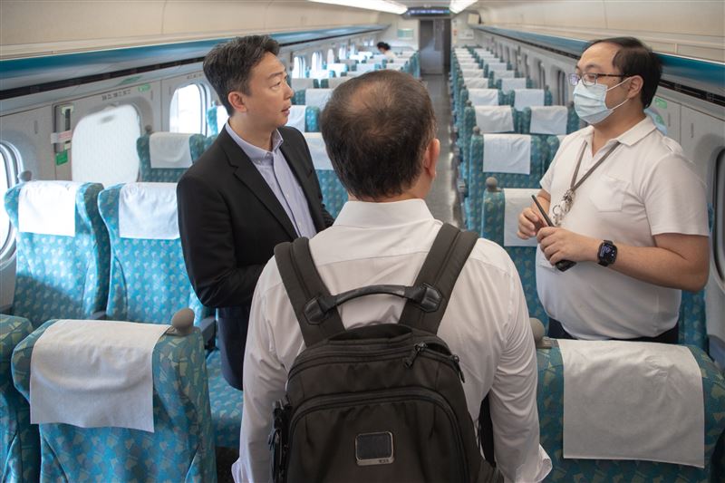 交通部長陳世凱與高鐵董事長史哲今進行視察，承諾將全面檢討。（圖／交通部提供）