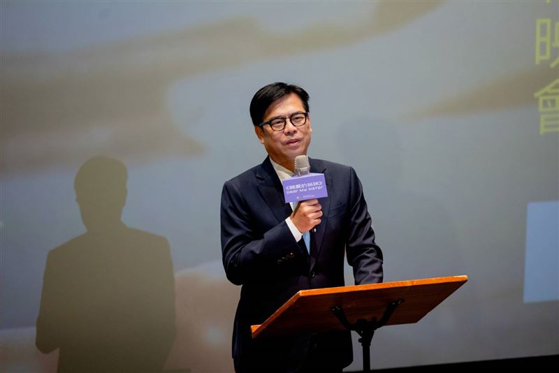 民進黨性別平等事務部歷時一年半製作紀錄片《親愛的姊妹》，今（28）日舉行黨慶特映會，包括兼任黨主席的賴清德總統，高雄市長陳其邁及內政部長劉世芳出席。（圖／民進黨提供）