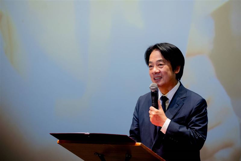 民進黨性別平等事務部歷時一年半製作紀錄片《親愛的姊妹》，今（28）日舉行黨慶特映會，包括兼任黨主席的賴清德總統，高雄市長陳其邁及內政部長劉世芳出席。（圖／民進黨提供）