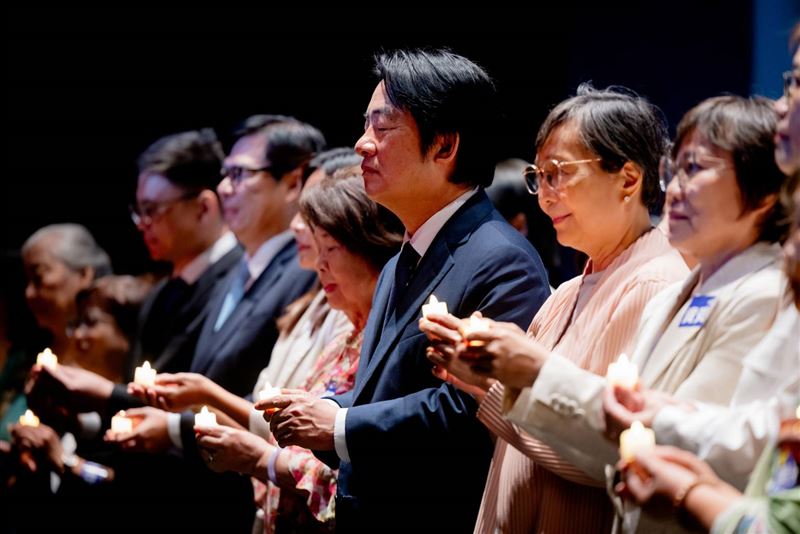 民進黨性別平等事務部歷時一年半製作紀錄片《親愛的姊妹》，今（28）日舉行黨慶特映會，包括兼任黨主席的賴清德總統，高雄市長陳其邁及內政部長劉世芳出席。（圖／民進黨提供）