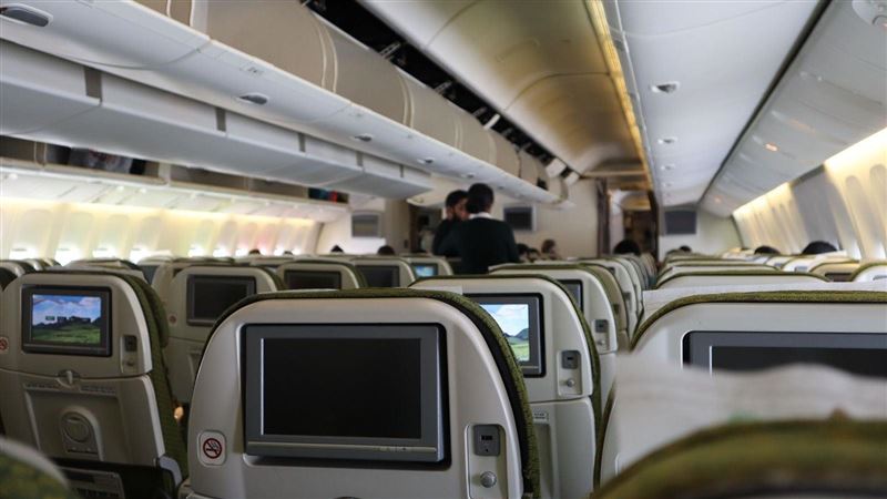 空服員機艙狂噴霧　噴啥？達人揭驚人真相