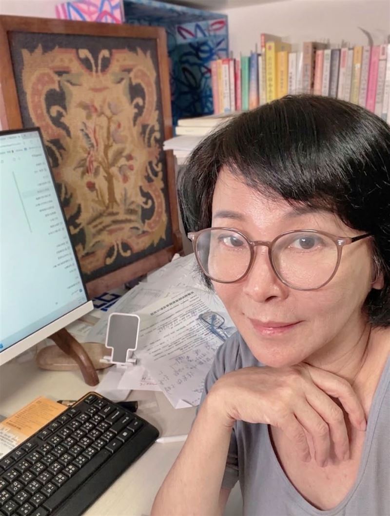 吳淡如透露熬夜趕論文。（圖／翻攝自吳淡如臉書）