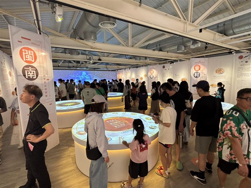 台灣設計展狂吸40.7萬人次!「城市之鏡」光影展演獲好評,市府增設標示優化交通動線。(圖/桃園市政府提供)