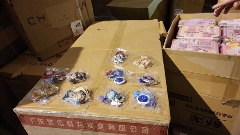 中國山寨戰鬥陀螺走私闖關,3個月攔截7萬顆。(圖/翻攝畫面)