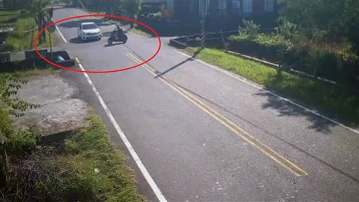22歲女騎士路口被撞飛不治　車禍瞬間曝光