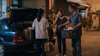 爛賭父吸毒全家備受煎熬…子女長大拒養他