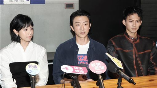 懷秋化身霸道總裁　他認了：有在床上拍戲