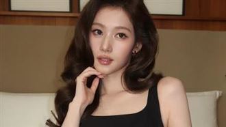 TWICE Sana現身米蘭　黑洋裝美照引熱議