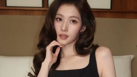 TWICE Sana現身米蘭　黑洋裝美照引熱議