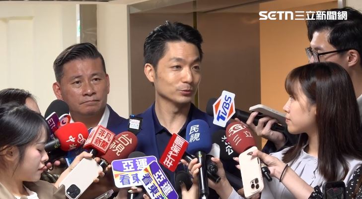 蔣萬安稱,只有3名學生使用午餐後腹瀉跟不適,卻被民進黨台北市長參選人沈伯洋還有簡舒培渲染成集體食物中毒,製造恐慌、創造選舉話題(圖/翻攝畫面)
