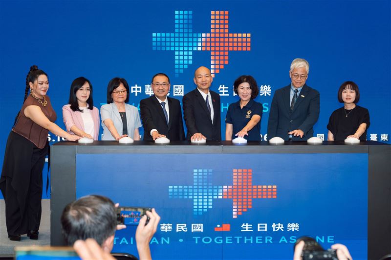 2026年國慶系列活動正式進入倒數!立法院長韓國瑜、臺東縣長饒慶鈴、新北市長侯友宜24日聯袂公布10月9日國慶晚會、10月10日國慶焰火活動亮點。(圖/台東縣政府提供)