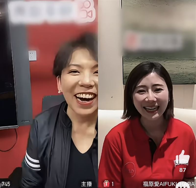 福原愛(右)登上中國直播。(圖/翻攝自IG)