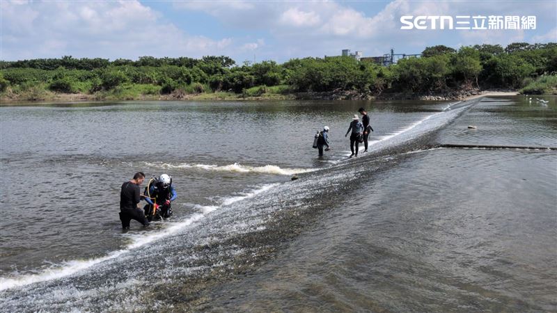 找到了!高雄3國中生相約抽水站戲水,13歲男童尋獲成冰冷遺體。(圖/翻攝畫面)