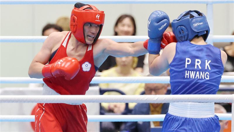 「拳擊女王」陳念琴在愛知名古屋亞運女子65公斤級4強賽,以3:2擊敗北韓好手黃孝順,搶下金牌戰門票。(圖/代表團提供)