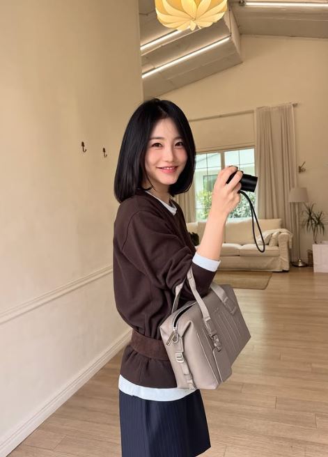 辛叡恩近期在《醫到孤島愛上你》中飾演「陸遐俐」展現精湛演技。(圖/翻攝自IG @__shinyeeun)