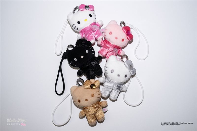 「Hello Kitty絨毛吊飾盲盒(附愛心鎖扣)」提供共四款的獨家Y2K造型,更有超稀有的棕褐色Kitty等待粉絲們來解鎖。(圖/品牌業者提供)