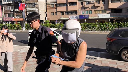 新／逼女兒掛畜生紙板遊街　劣父遭聲押