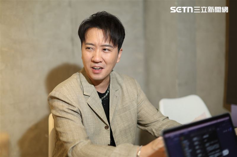 沈建豪推出新專輯，接受訪問分享演藝故事和人生經歷。（圖／記者鄭孟晃攝影）