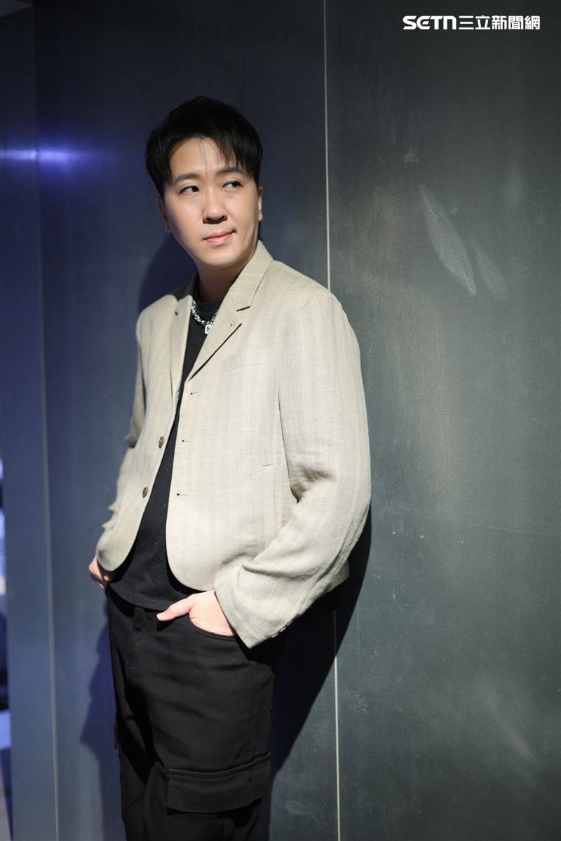 沈建豪推出新專輯，接受訪問分享演藝故事和人生經歷。（圖／記者鄭孟晃攝影）