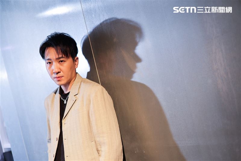 沈建豪推出新專輯，接受訪問分享演藝故事和人生經歷。（圖／記者鄭孟晃攝影）