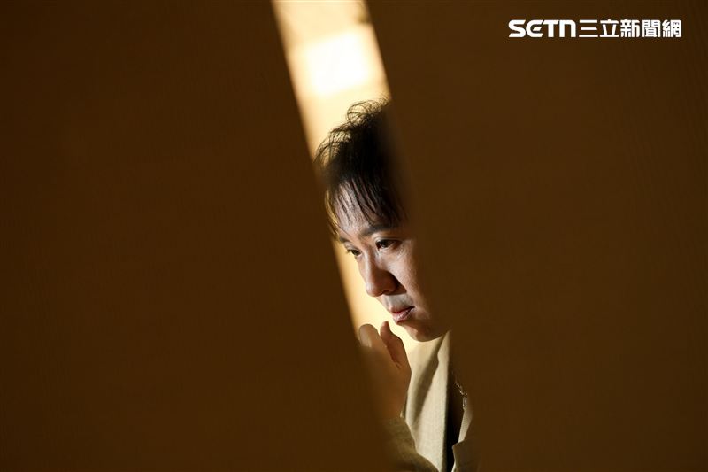 沈建豪推出新專輯，接受訪問分享演藝故事和人生經歷。（圖／記者鄭孟晃攝影）