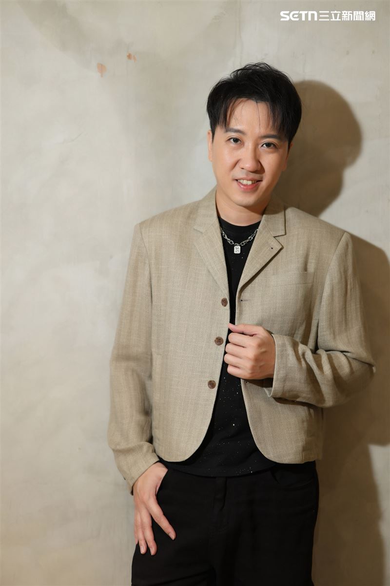 沈建豪推出新專輯，接受訪問分享演藝故事和人生經歷。（圖／記者鄭孟晃攝影）