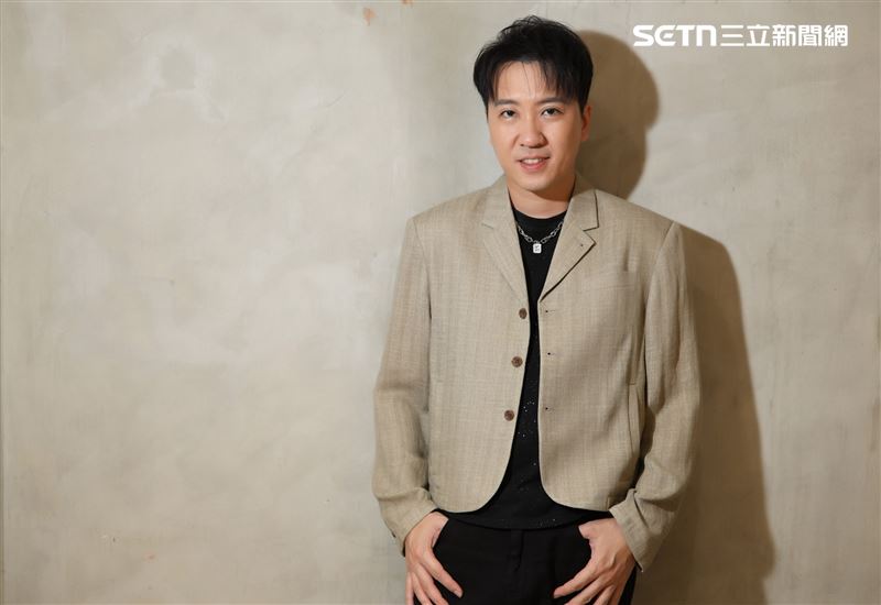 沈建豪推出新專輯,接受訪問分享演藝故事和人生經歷。(圖/記者鄭孟晃攝影)