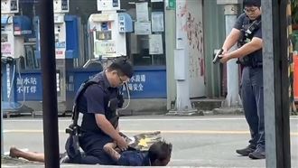 台南45歲男失控揮菜刀　勇警喝斥：開槍喔