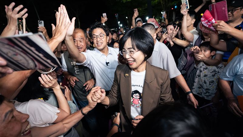 蘇巧慧、沈伯洋接受《民視》網路節目專訪,熱情支持者擠爆現場(圖/蘇巧慧競辦提供)