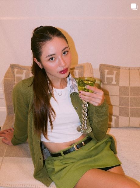 蔡佳芸的父親楚亞甲是印尼商人,母親蔡欣穎過去曾任新加坡航空空姐。(圖/翻攝自IG)