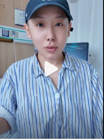 據了解,「嘻嘻徐寶」過去確診癌症後,曾拍攝影片分享自己的生活習慣與反思。(圖/翻攝自微博)