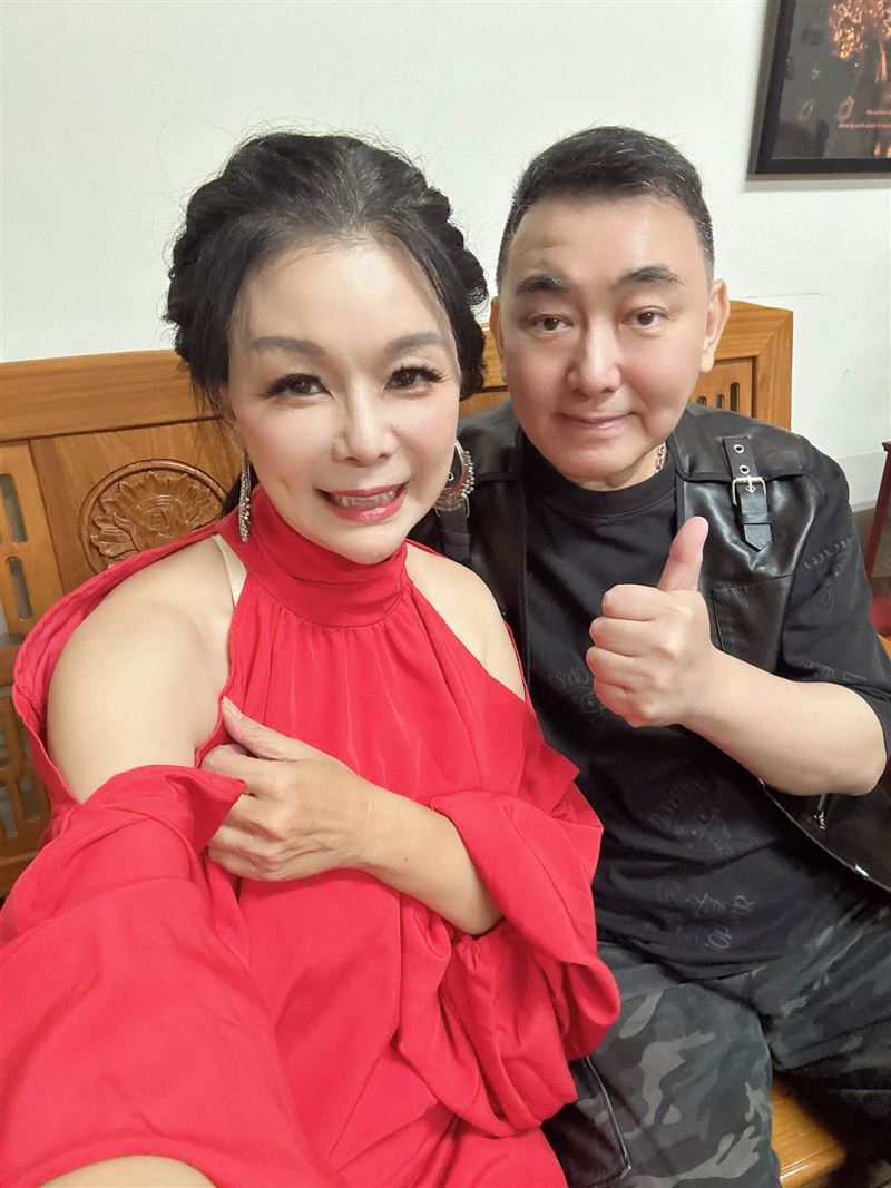 徐亨(右)曾與林玉紫合作本土劇。(圖/翻攝自林玉紫臉書)