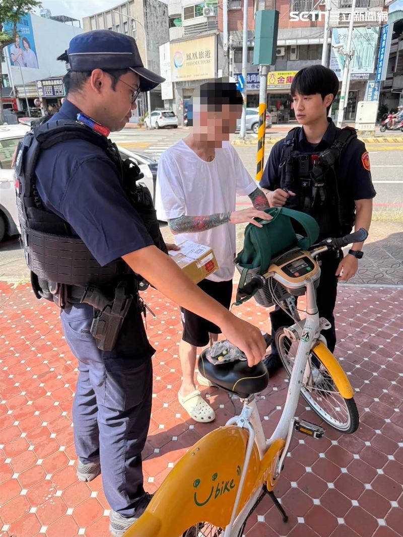 上班途中鷹眼揪嫌!嘉市警一上午連逮3車手,阻斷詐騙金流。(圖/翻攝畫面)