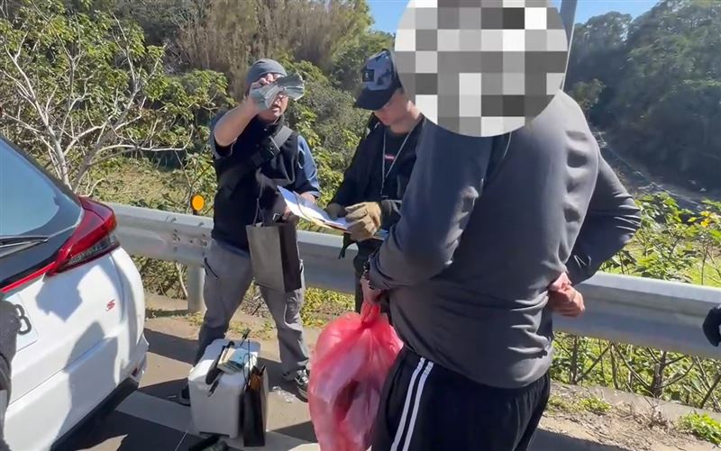 鍾姓主嫌以假檢警、假投資手段,詐取數千萬元之後,將贓款迅速轉移到電子錢包。(圖/翻攝畫面)