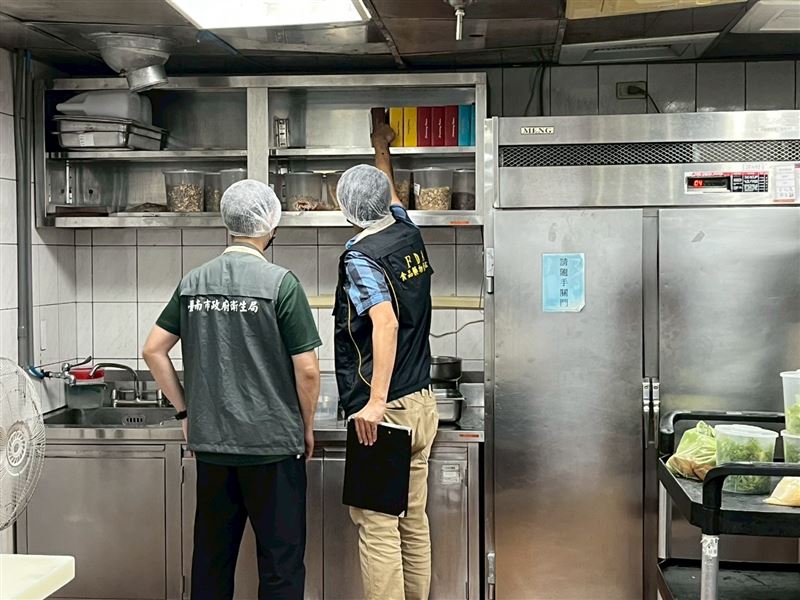 食藥署稽查五星級飯店食安管理，6家被查出違規。光是「台糖長榮酒店」一次被查出5項缺失。（圖／食藥署提供）