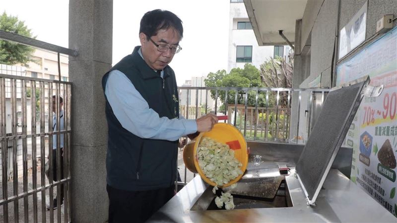 蔣萬安獲封「台北鹹人」　黃偉哲發文酸爆