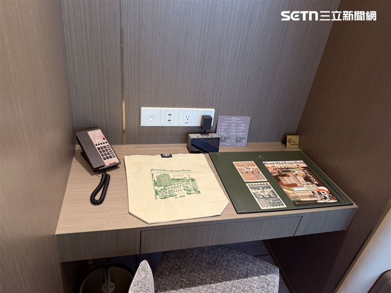 此次活動著就送插畫帶與明信片。(圖/記者李育道攝影)